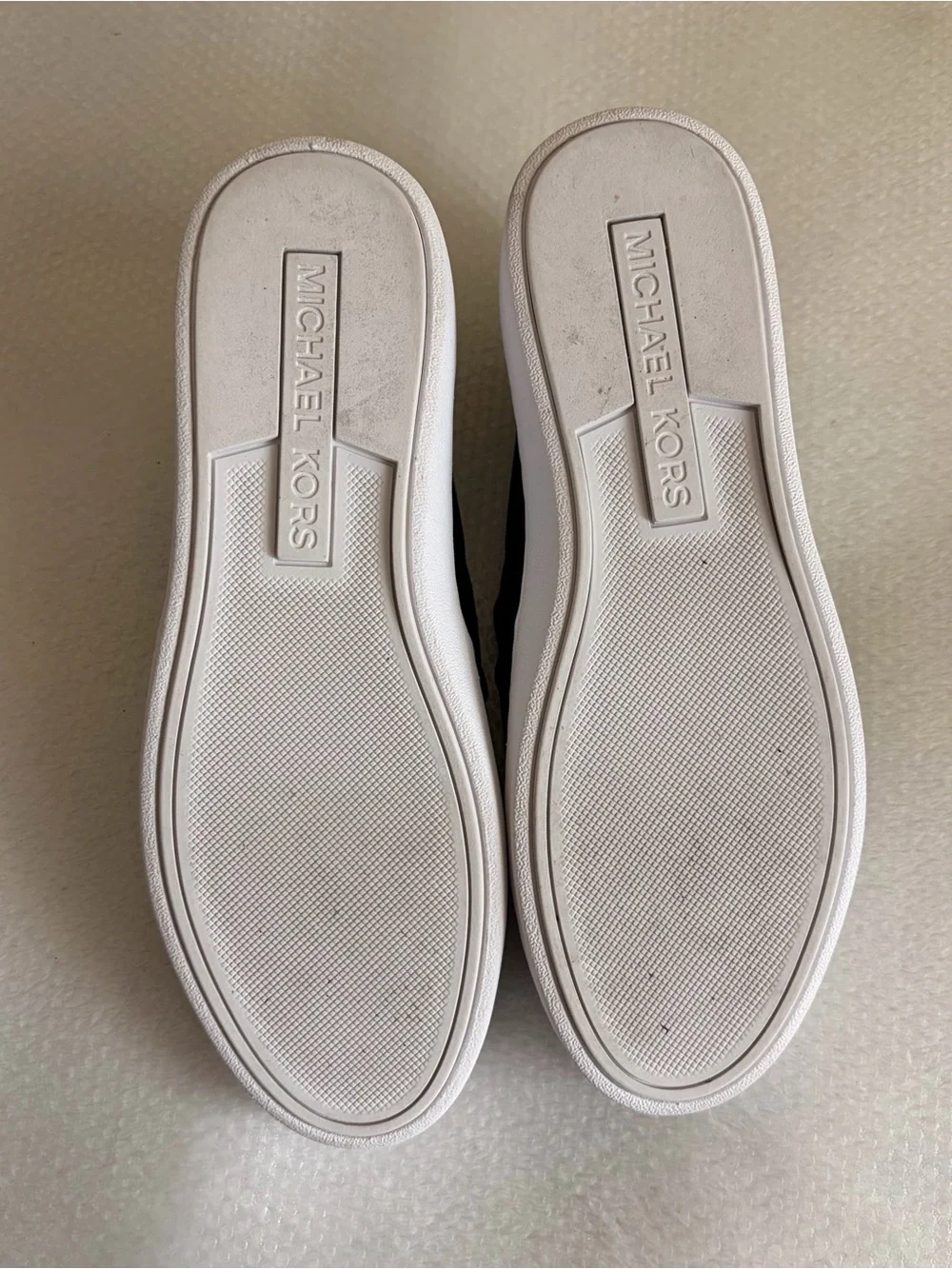 Michael Kors Women’s Black & White Slip-On Logo Casual Sneakers Sz 7.5 - Picture 6 of 7